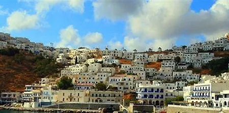 Mouras מלון דירות