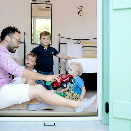 Mouras Aparthotel 4*