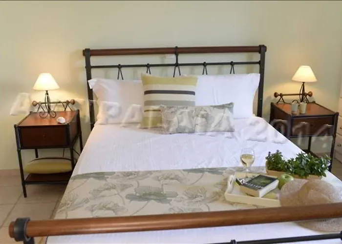 Mouras ليفاذيا أستيبالياس